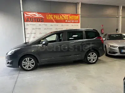 Usado Peugeot 5008 Style 120 CV (88 kW) 2017 Gris / plata Monovolumen