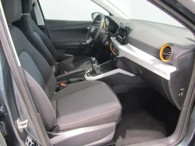 Usado Seat Arona Style 115 CV (84 kW) 2025 Gris SUV