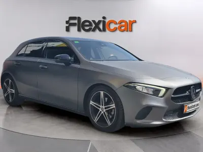 Usado Mercedes A180 116 CV (85 kW) 2019 Gris Berlina