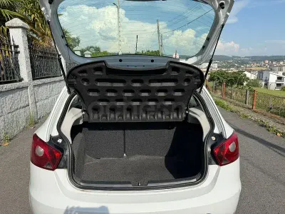 Usado Seat Ibiza I-Tech 70 CV (51 kW) 2015 Blanco Berlina
