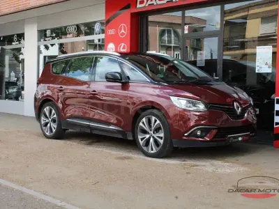 Usado Renault Grand Scénic IV Zen 131 CV (96 kW) 2018 Granate Monovolumen