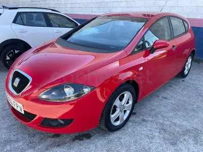 Usado Seat Leon Reference 105 CV (77 kW) 2007 Rojo Utilitario