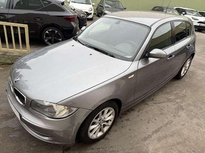 Usado BMW 116 122 CV (89 kW) 2009 Gris Utilitario