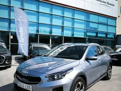 Usado Kia XCeed 120 CV (88 kW) 2022 Gris / plata SUV