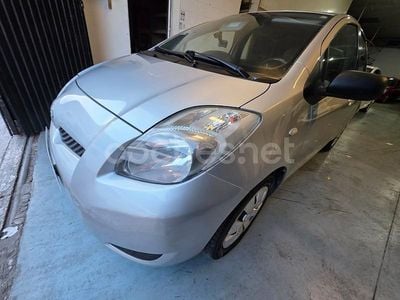 Gris / plata Usado 2009 Toyota Yaris Active Berlina | 4300 € (Precio justo)