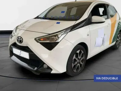 Usado Toyota Aygo X-play 71 CV (52 kW) 2019 Blanco Utilitario