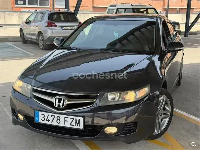 Usado Honda Accord Executive 155 CV (114 kW) 2008 Gris / plata Berlina