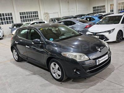 Usado Renault Mégane Dynamique 110 CV (80 kW) 2011 Gris / plata Berlina