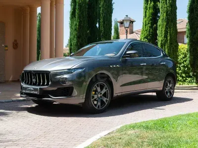 Usado Maserati Levante 275 CV (202 kW) 2017 Gris / plata SUV