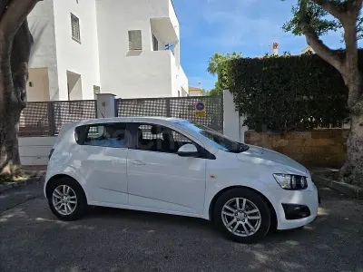 Usado Chevrolet Aveo LTZ 95 HP (69 kW) 2012 Branco Sedan