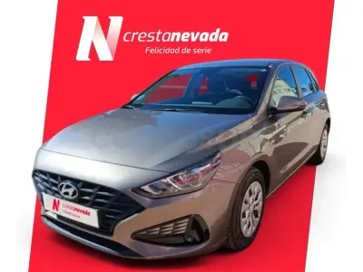 Usado Hyundai i30 110 CV (80 kW) 2021 Gris / plata Berlina