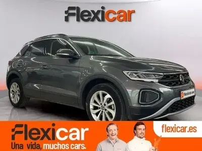 Usado VW T-Roc Life 150 CV (110 kW) 2023 Gris SUV