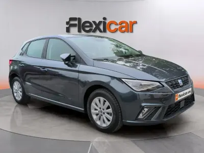 Usado Seat Ibiza Style 80 HP (58 kW) 2023 Cinzento Citadino
