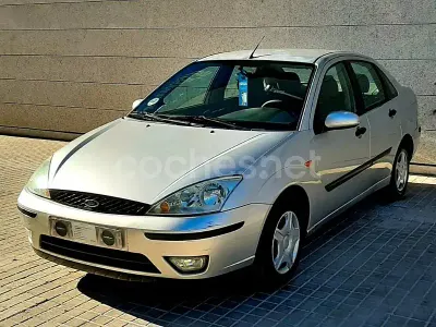 Usado Ford Focus Ambiente 100 CV (73 kW) 2005 Gris / plata Berlina
