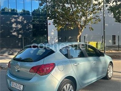 Usado Opel Astra Cosmo 110 CV (80 kW) 2010 Azul Berlina