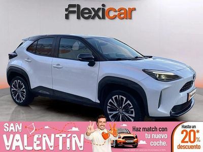 Usado Toyota Yaris Hybrid Style 92 CV (67 kW) 2022 Blanco