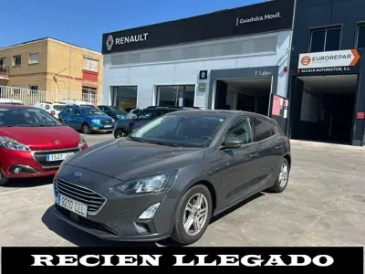 Usado Ford Focus Trend+ 120 CV (88 kW) 2020 Gris Utilitario