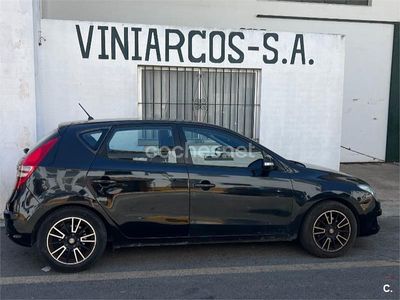Usado Hyundai i30 Comfort 90 CV (66 kW) 2009 Negro Berlina
