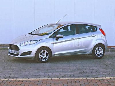 Usado Ford Fiesta Trend 95 CV (69 kW) 2015 Gris / plata Berlina