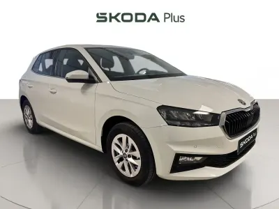 Usado Skoda Fabia Selection 95 CV (69 kW) 2025 Blanco Utilitario