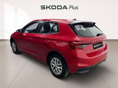 Usado Skoda Fabia Ambition 80 CV (58 kW) 2022 Rojo Utilitario