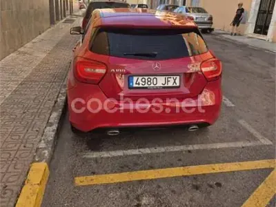 Usado Mercedes A180 Style 109 CV (80 kW) 2015 Rojo Utilitario
