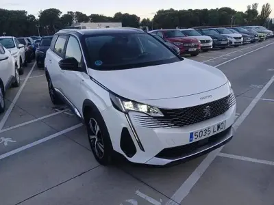 Käytetty Peugeot 5008 GT 130 HP (95 kW) 2022 Valkoinen Katumaasturi