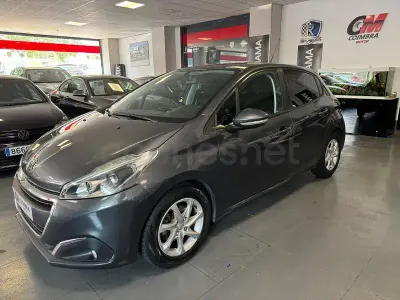 Usado Peugeot 208 Active 100 CV (73 kW) 2016 Negro Utilitario