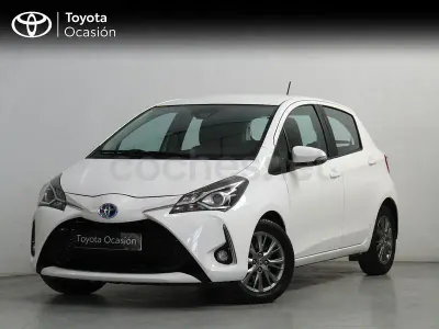 Usado Toyota Yaris Hybrid Active 100 CV (73 kW) 2018 Blanco Berlina