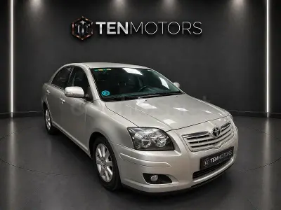 Usado Toyota Avensis Sol 147 CV (108 kW) 2007 Gris / plata Berlina