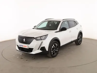 Usado Peugeot 2008 Allure 131 CV (96 kW) 2022 Blanco SUV