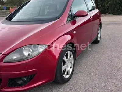 Usado Seat Altea 105 CV (77 kW) 2006 Rojo Monovolumen