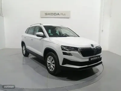 Usado Skoda Karoq Selection 150 CV (110 kW) 2025 Blanco SUV
