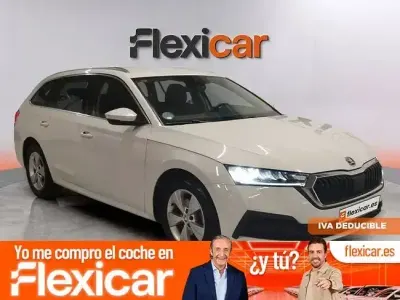 Usado Skoda Octavia 110 CV (80 kW) 2021 Blanco Familiar
