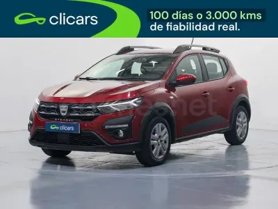 Usado Dacia Sandero Comfort 101 CV (74 kW) 2021 Rojo Berlina