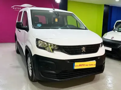 Usado Peugeot Rifter Active 100 CV (73 kW) 2021 Blanco Monovolumen