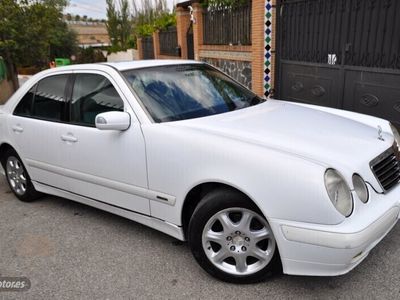 usado Mercedes E200 ClaseCDI AUT ELEGANCE-KLIMATIZADOR-ALARMA-LLANTAS