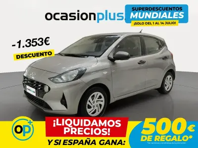 Usado Hyundai i10 67 CV (49 kW) 2022 Gris Utilitario