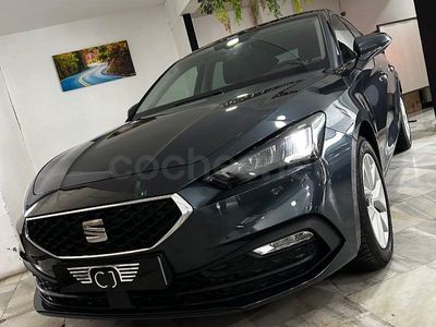 Usado Seat Leon Style 150 CV (110 kW) 2020 Gris / plata Berlina