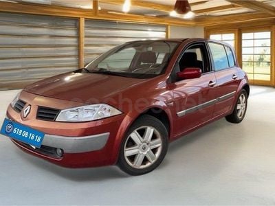 Usado Renault Mégane II Dynamique 115 CV (84 kW) 2004 Granate Berlina