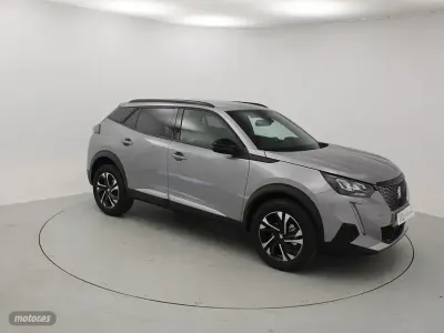 Usado Peugeot 2008 Allure 100 CV (73 kW) 2023 Plateado SUV