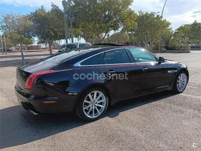 Usado Jaguar XJ Premium Luxury 275 CV (202 kW) 2013 Granate Berlina
