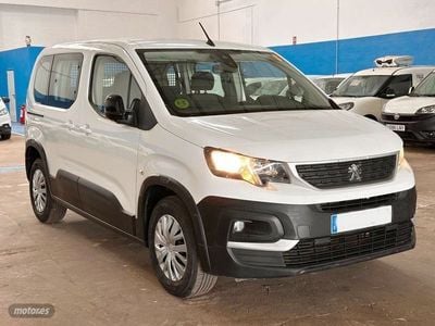 Usado Peugeot Rifter Active 100 CV (73 kW) 2021 Blanco Monovolumen