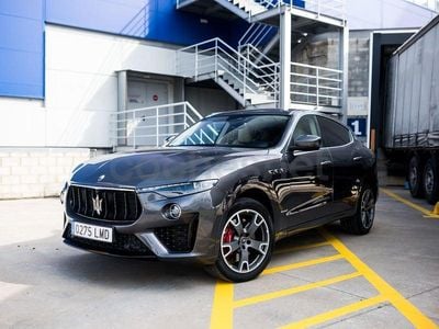 Usado Maserati Levante 275 CV (202 kW) 2021 Gris / plata SUV