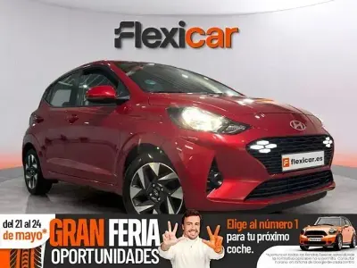Usado Hyundai i10 67 CV (49 kW) 2023 Rojo Utilitario