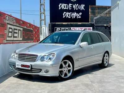 Usado Mercedes C180 Elegance 143 CV (105 kW) 2006 Gris Berlina