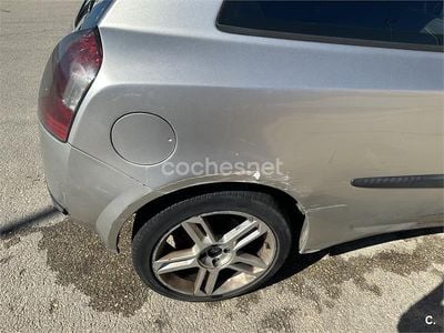 Usado Fiat Stilo Dynamic 115 CV (84 kW) 2003 Gris / plata Berlina