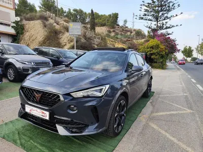 Usado Seat Leon 4Drive 300 CV (220 kW) 2020 Gris / plata Familiar