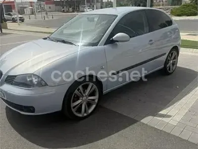 Usado Seat Ibiza 100 CV (73 kW) 2006 Azul Utilitario