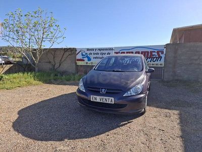 Usado Peugeot 307 110 CV (80 kW) 2003 Violeta / lila Berlina